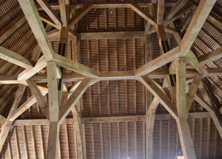 Visite du chantier de reconstruction d’une charpente du XVe siècle